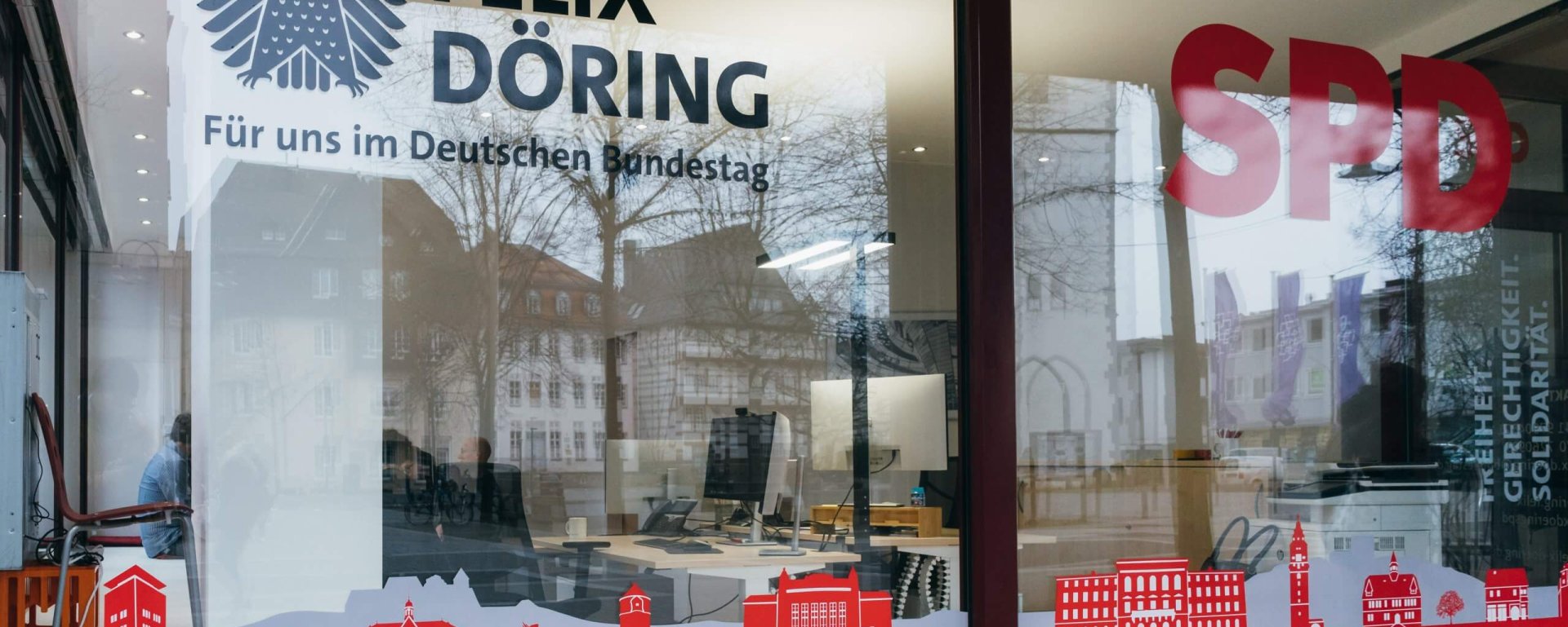 Felix Döring MdB eröffent sein Bürgerbüro am Lindenplatz in der Gießener Innenstadt am Freitag dem 24. Februar 2023. Fotografiert von Mathias Krämer.